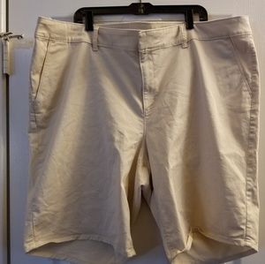 26 plus Loft Bermuda short